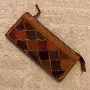 Lucky Brand women’s wallet. 100% leather, cotton inside.